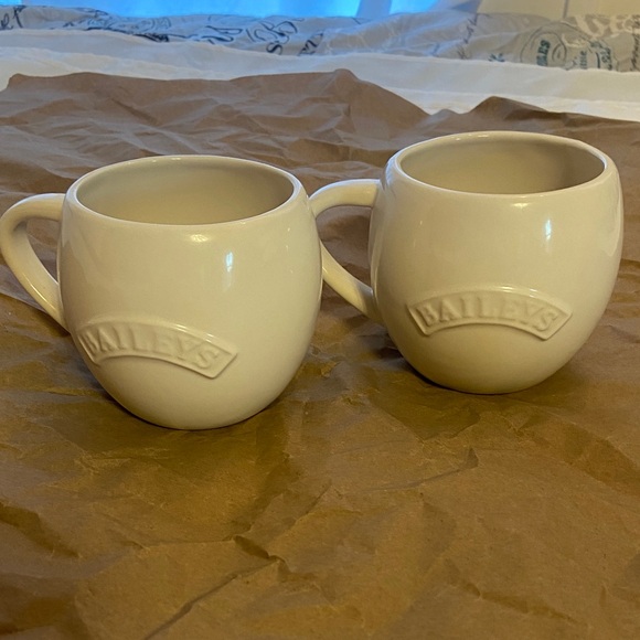White Ceramic Mug Set - Picture 3 of 10